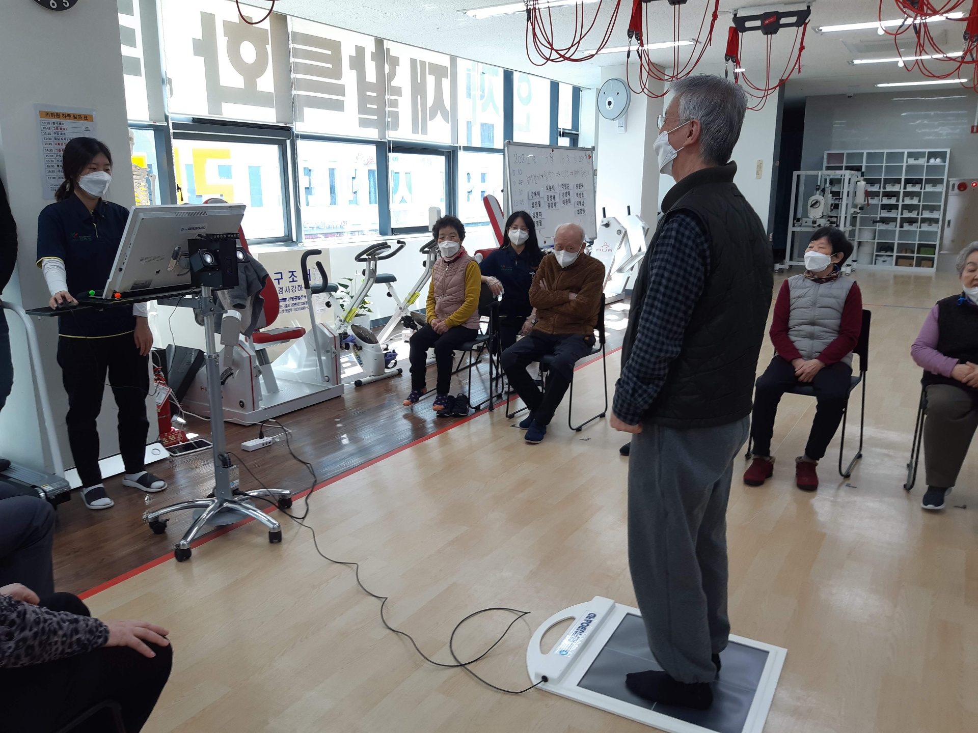 체형 분석 장비를 활용한 자세·균형 측정 세션